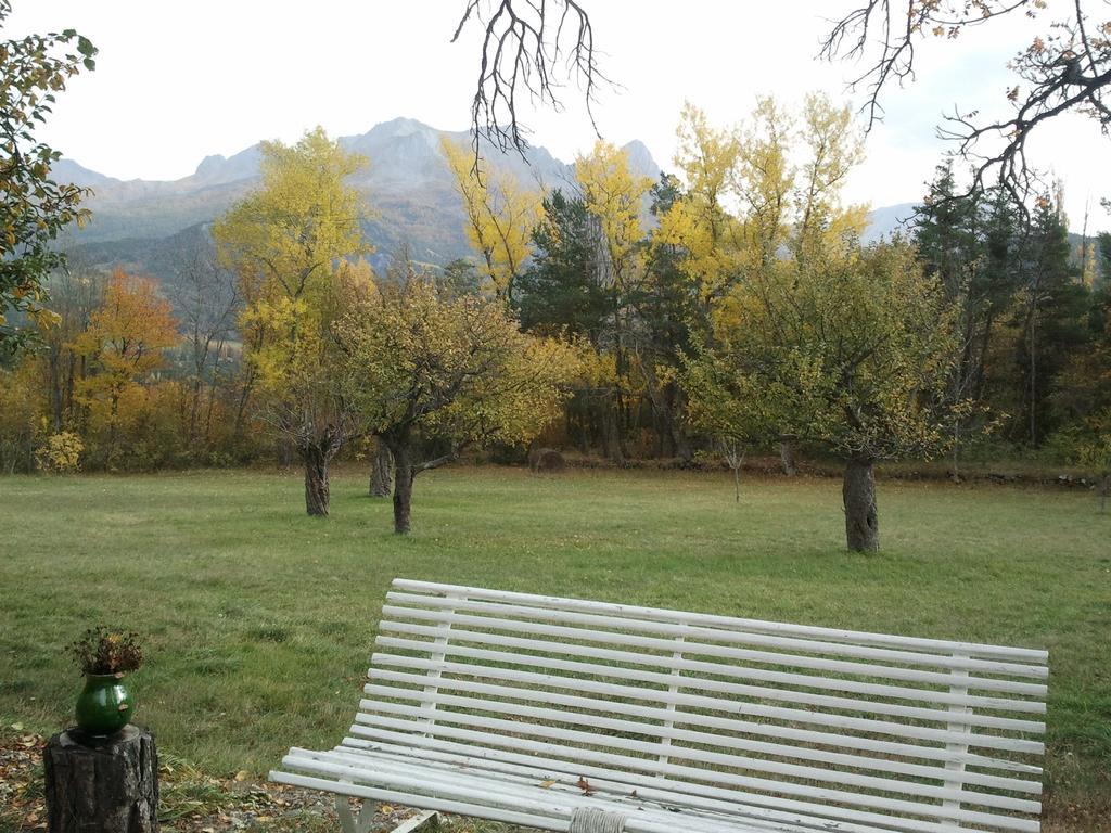 Domaine De Lara Bed and Breakfast Barcelonnette Εξωτερικό φωτογραφία